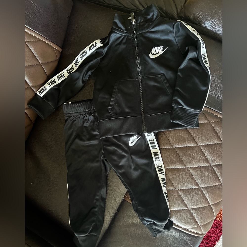 ‼️Unisex Nike tracksuit ‼️